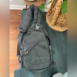 Savvy Outdoors Small crossbody sling backpack Grey.